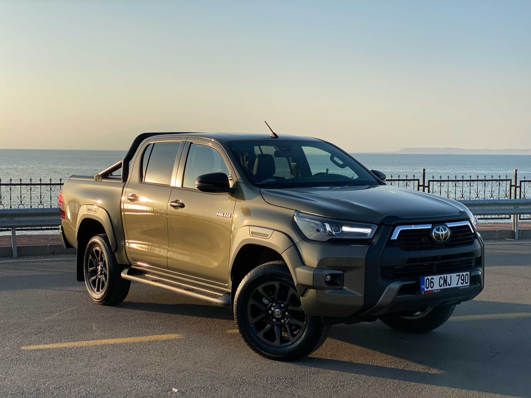 TOYOTA INVINCIBLE 2.4 4X4 